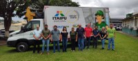 A Câmara Municipal celebra a chegada de um novo caminhão de coleta seletiva!